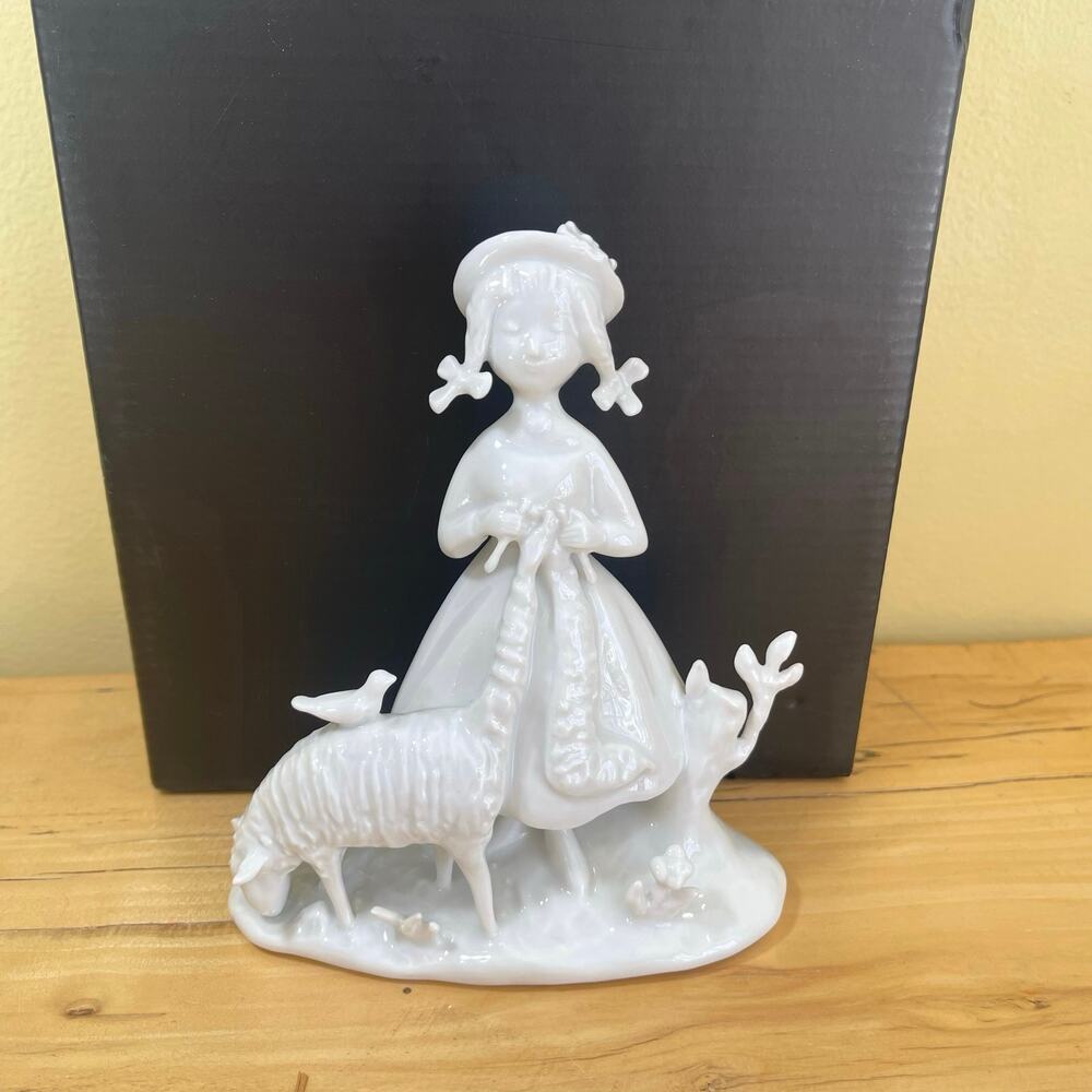 Vtg 1958  ROSENTHAL R. Peynet Girl The Knitter Figurine Studio-Line Collection